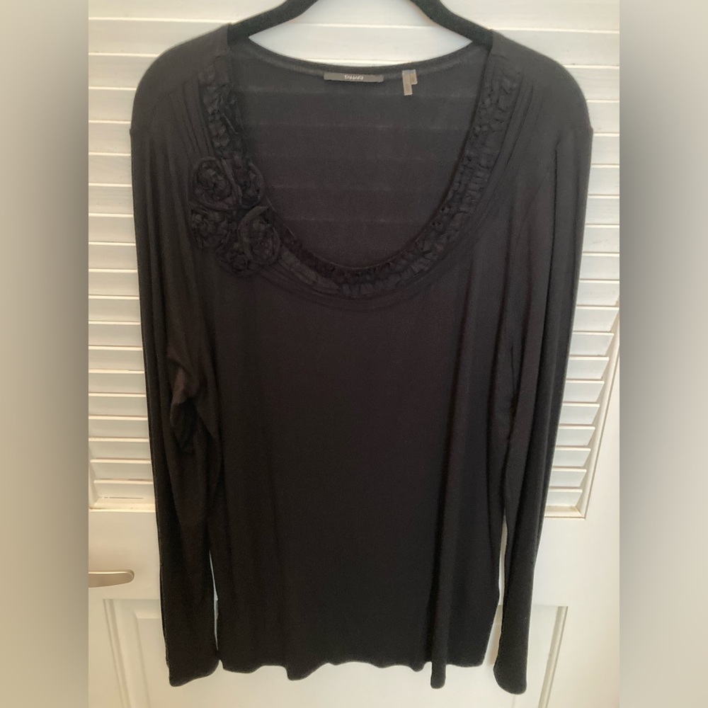 Tahari Black Flower/Ruffle Scoop Neck Top